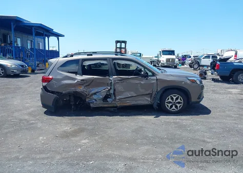 2023 Subaru Forester Premium из США, поврежденный, VIN JF2SKADC4PH516937